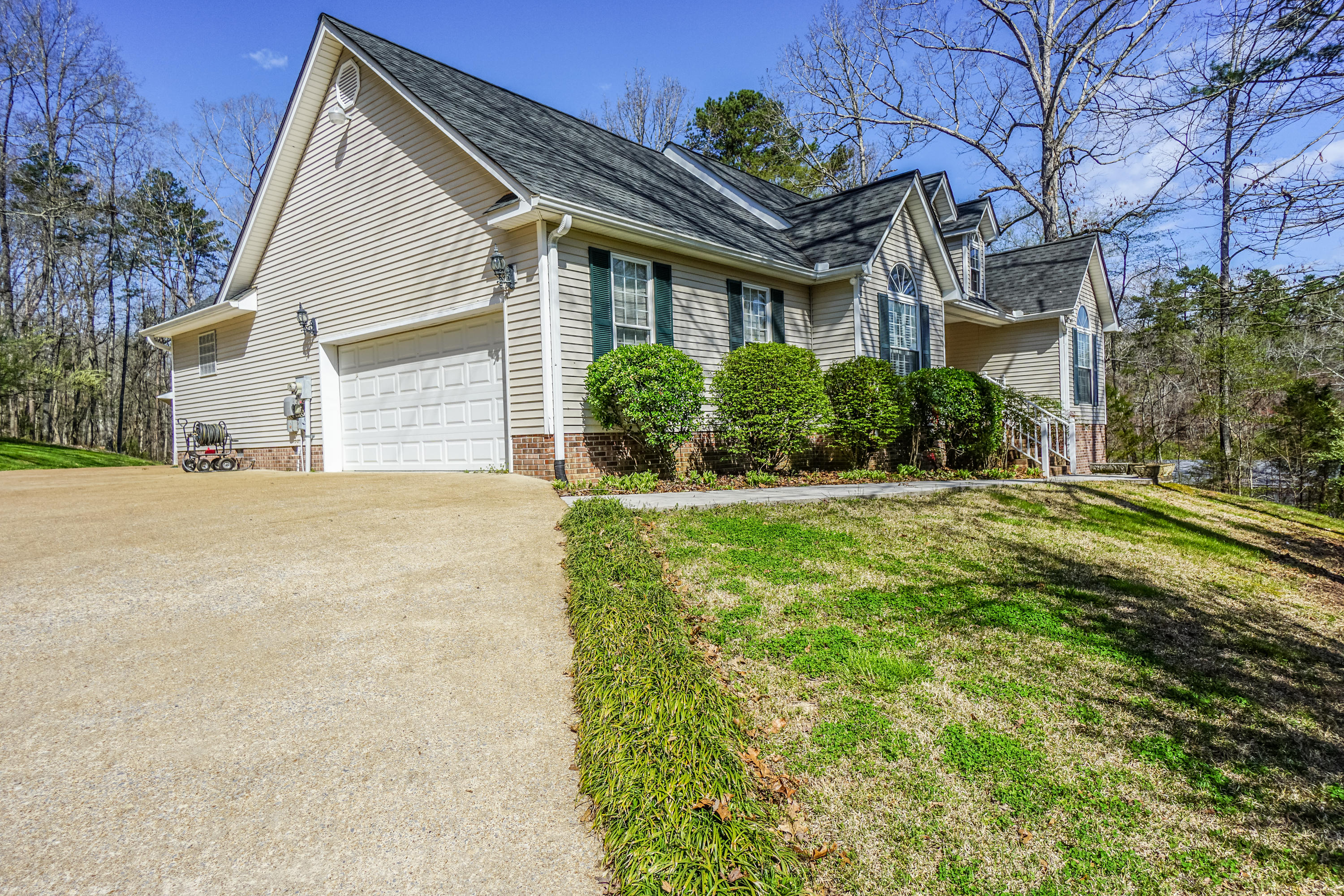 5601 Old Hunter Road Ooltewah, TN 37363 - Photo 2 of 40 2