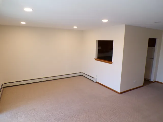 $1,800 | 809 South Dwyer Avenue, Unit 3E, Arlington Heights, IL 60005