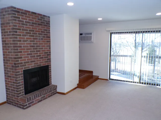 $1,800 | 809 South Dwyer Avenue, Unit 3E, Arlington Heights, IL 60005