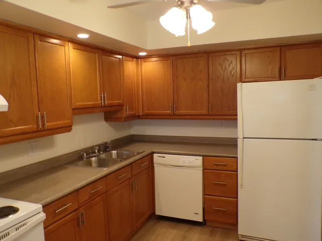 $1,800 | 809 South Dwyer Avenue, Unit 3E, Arlington Heights, IL 60005