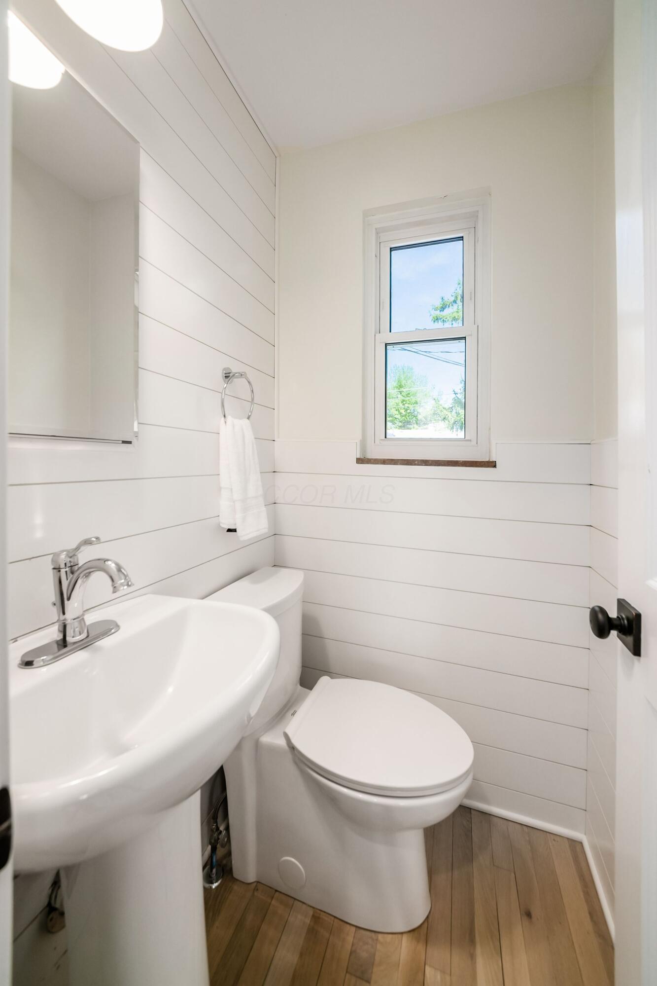2186 Ridgeview Road Columbus, OH 43221 - Photo 19 of 59 Powder Room