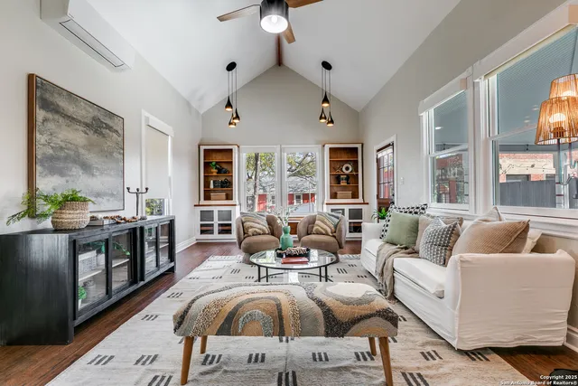 $439,000 | 922 North Pine Street, San Antonio, TX 78202