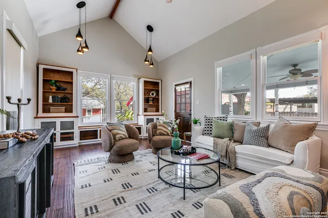 $439,000 | 922 North Pine Street, San Antonio, TX 78202