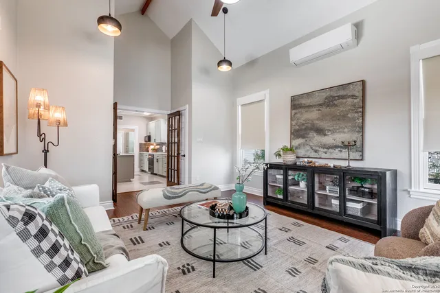 $439,000 | 922 North Pine Street, San Antonio, TX 78202