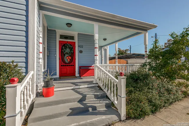 $439,000 | 922 North Pine Street, San Antonio, TX 78202