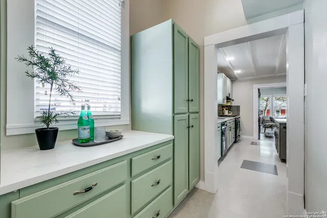 $439,000 | 922 North Pine Street, San Antonio, TX 78202