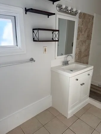 $2,800 | 2 West 10th Street, Unit 2, Lowell, MA 01850