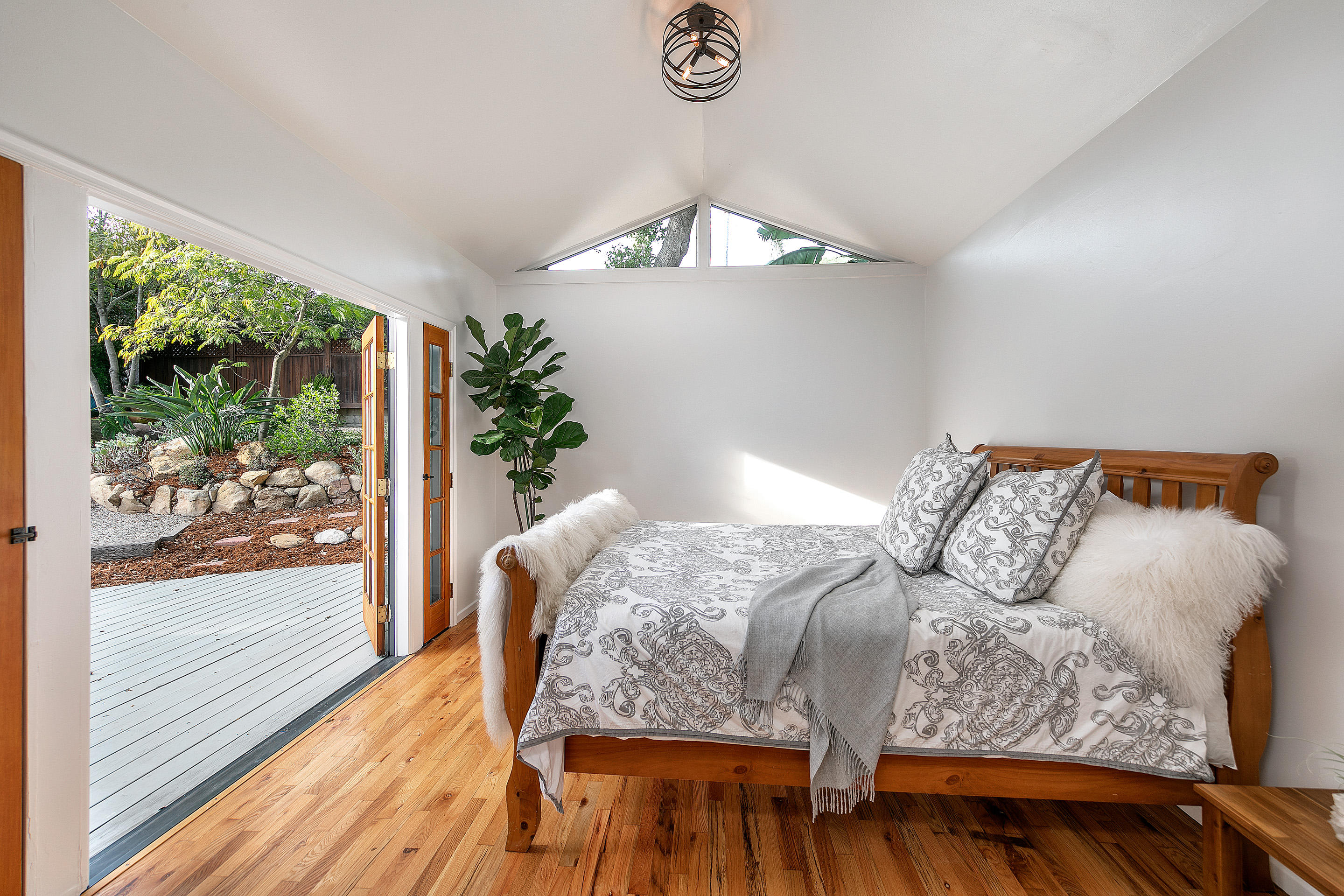 884 Cheltenham Road Santa Barbara, CA 93105 - Photo 9 of 16 884CheltenhamRd_13_01 (1)