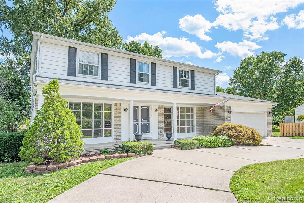20160 Holiday Road Grosse Pointe Woods, MI 48236 - Photo 2 of 23