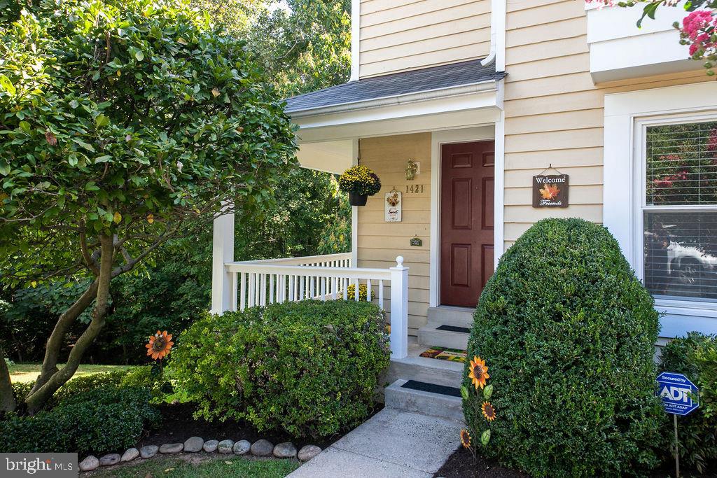 1421 Newport Spring Court Reston, VA 20194 - Photo 3 of 32 Gallery Image 3