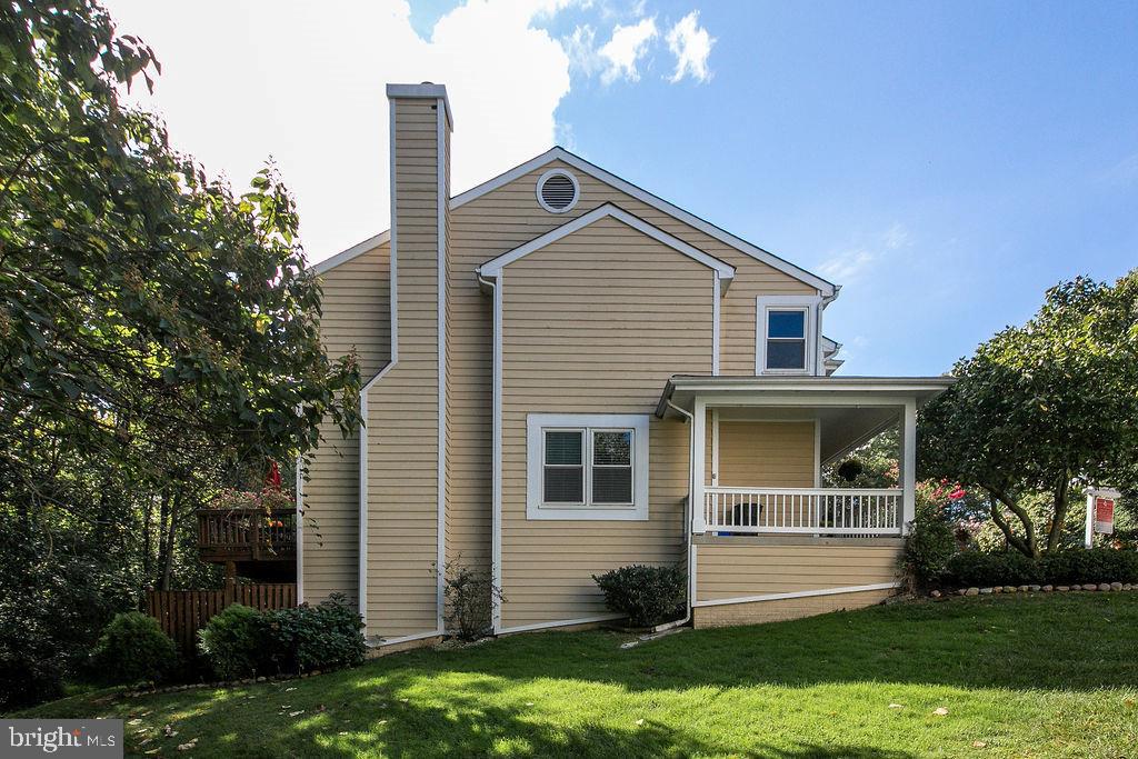 1421 Newport Spring Court Reston, VA 20194 - Photo 4 of 32 Gallery Image 4