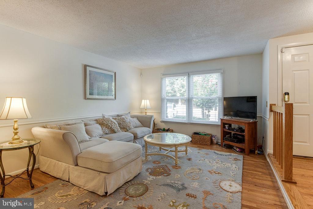 1421 Newport Spring Court Reston, VA 20194 - Photo 5 of 32 Gallery Image 5
