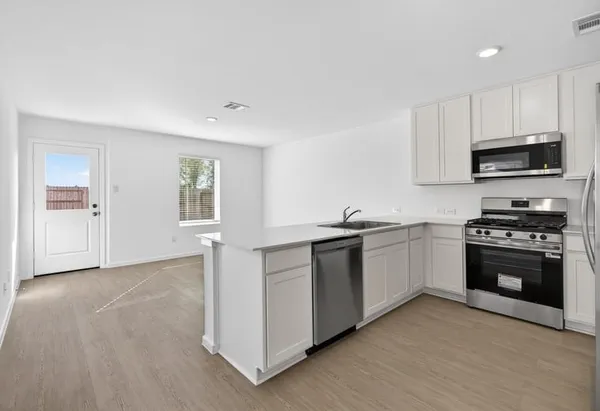 $1,900 | 914 Pertuso Lane, Huffman, TX 77336