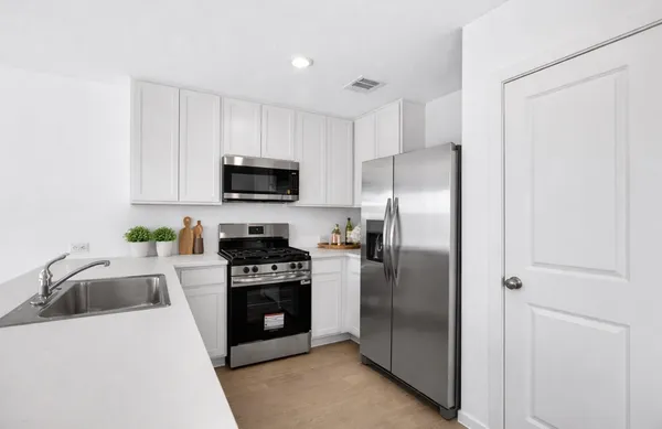 $1,900 | 914 Pertuso Lane, Huffman, TX 77336