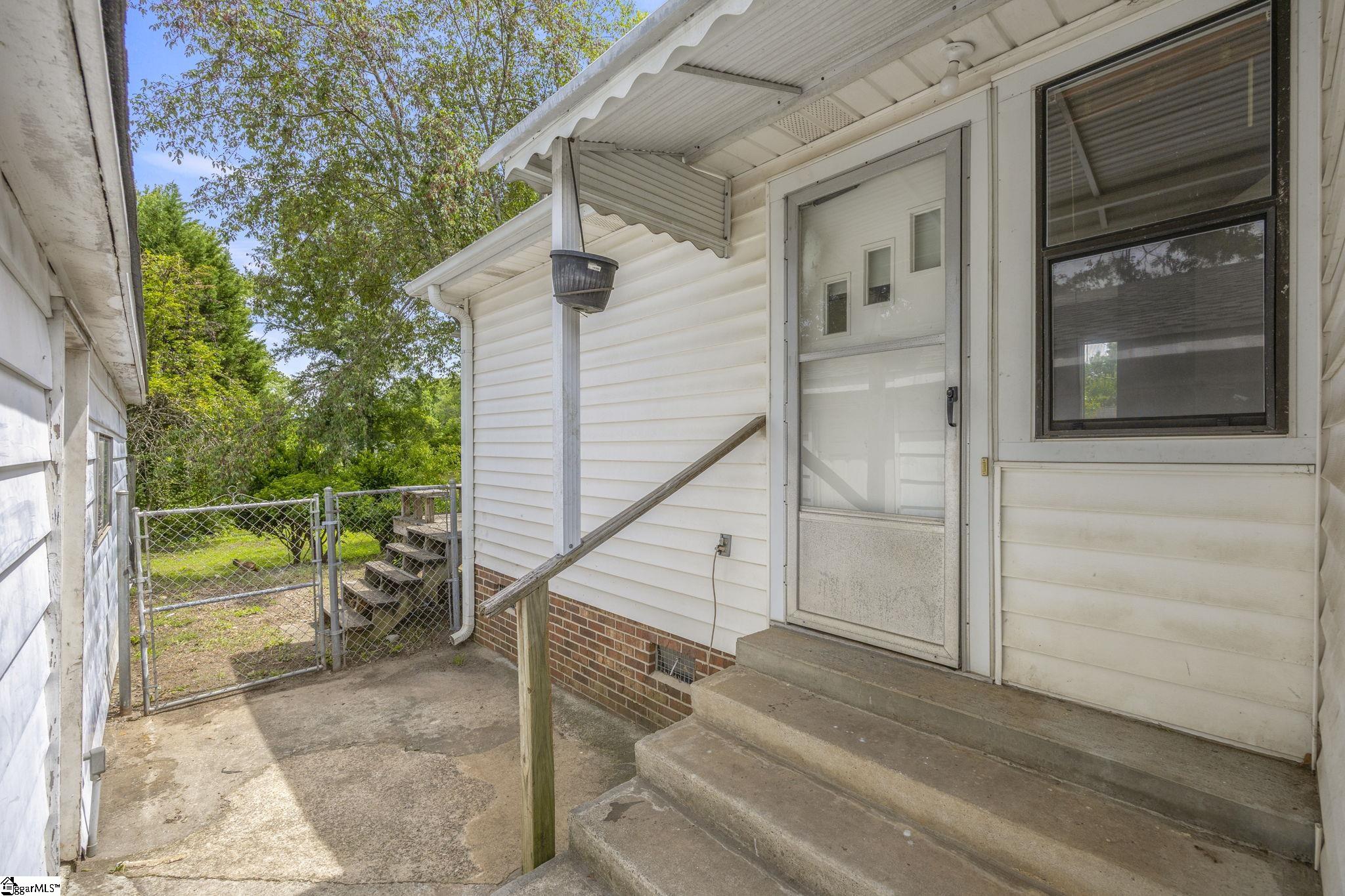 107 West Marion Road Greenville, SC 29617 - Photo 28 of 36