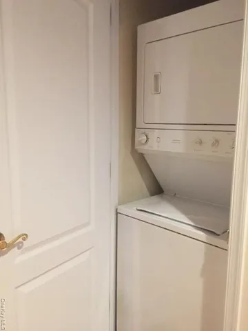 a close up view of a washer and dryer