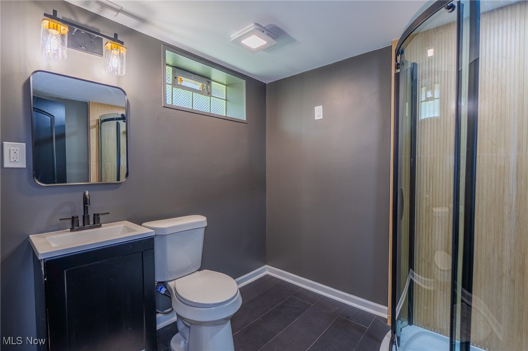 3718 Menlo Road Cleveland, OH 44120 - Photo 37 of 43 Full bathroom