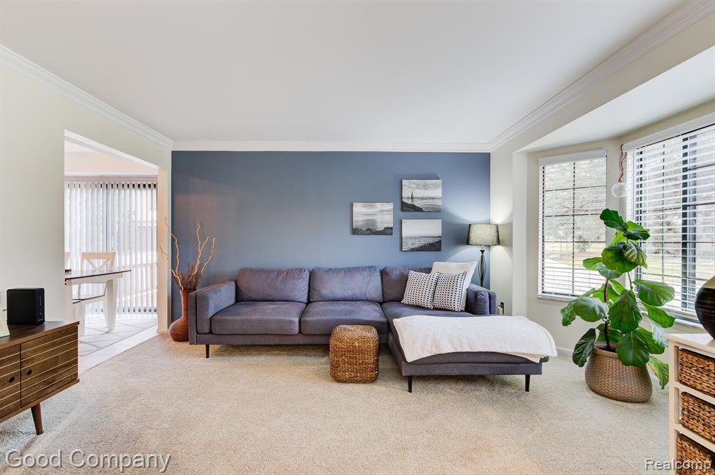228 Meadow Ln Circle Rochester Hills, MI 48307 - Photo 4 of 32