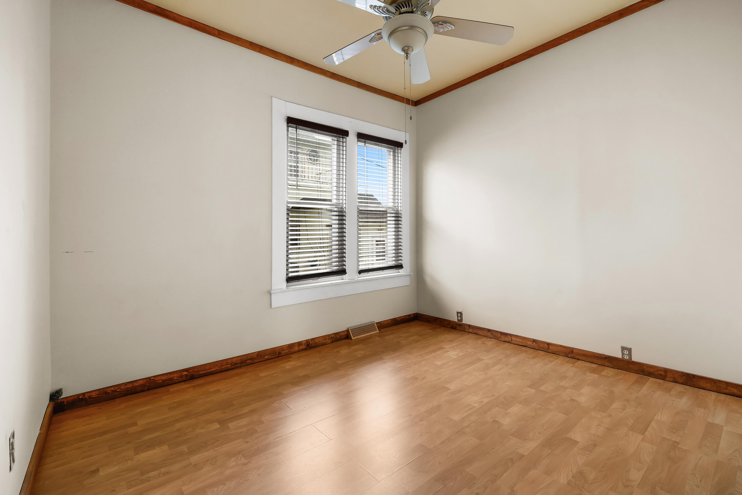 1402 George Street La Crosse, WI 54603 - Photo 19 of 20 Bedroom 3
