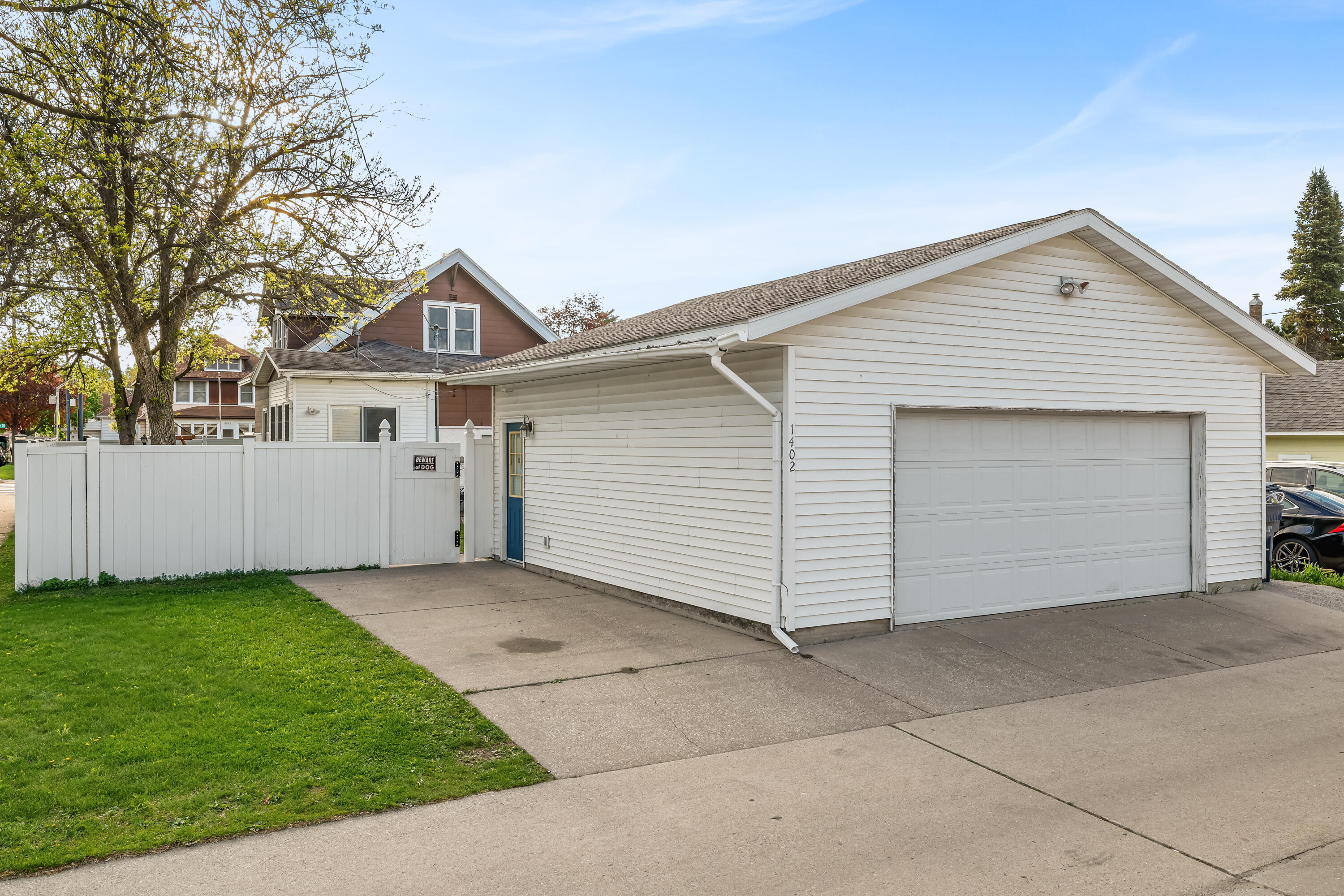 1402 George Street La Crosse, WI 54603 - Photo 20 of 20 Garage