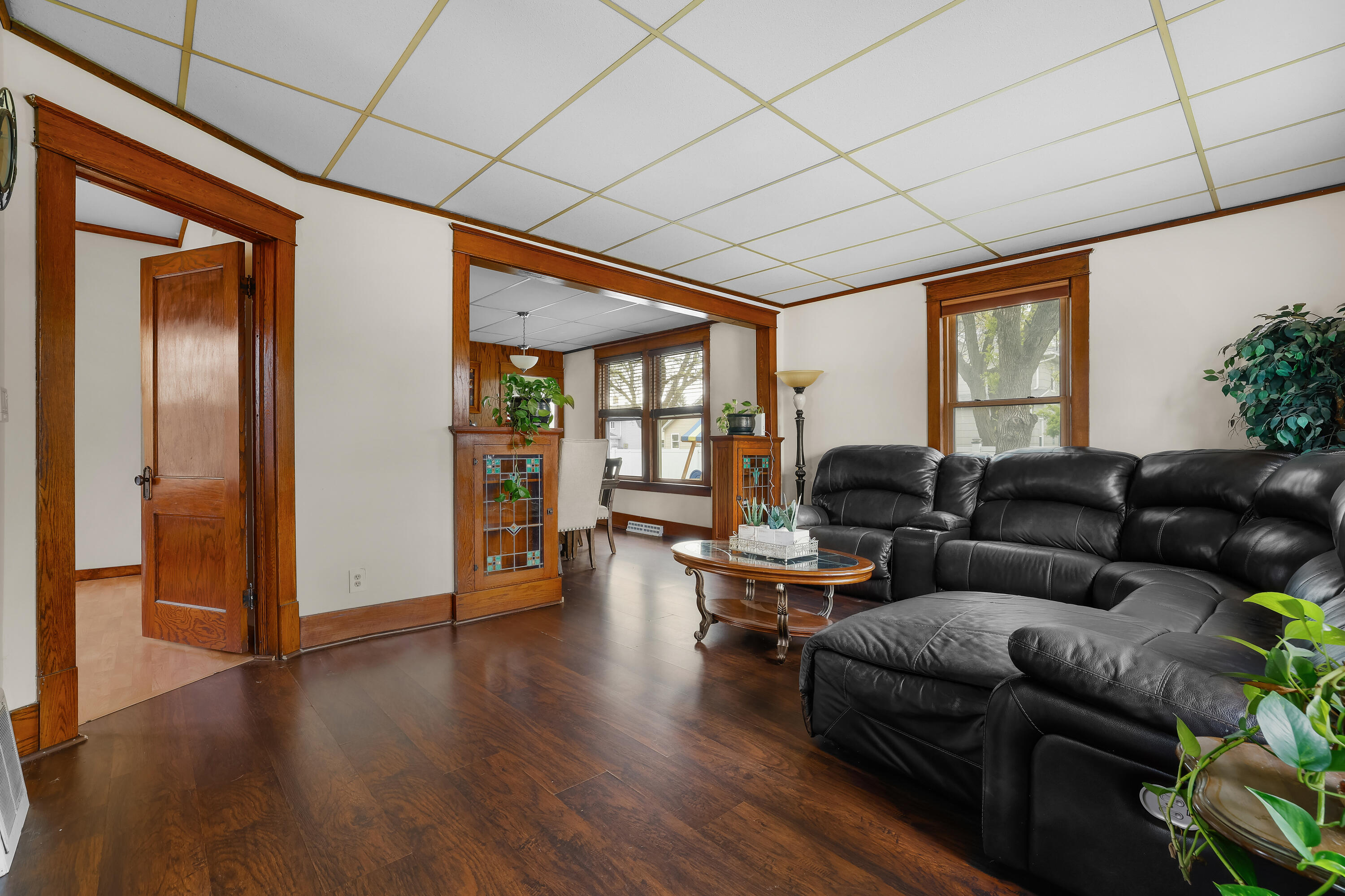 1402 George Street La Crosse, WI 54603 - Photo 8 of 20 Living Room