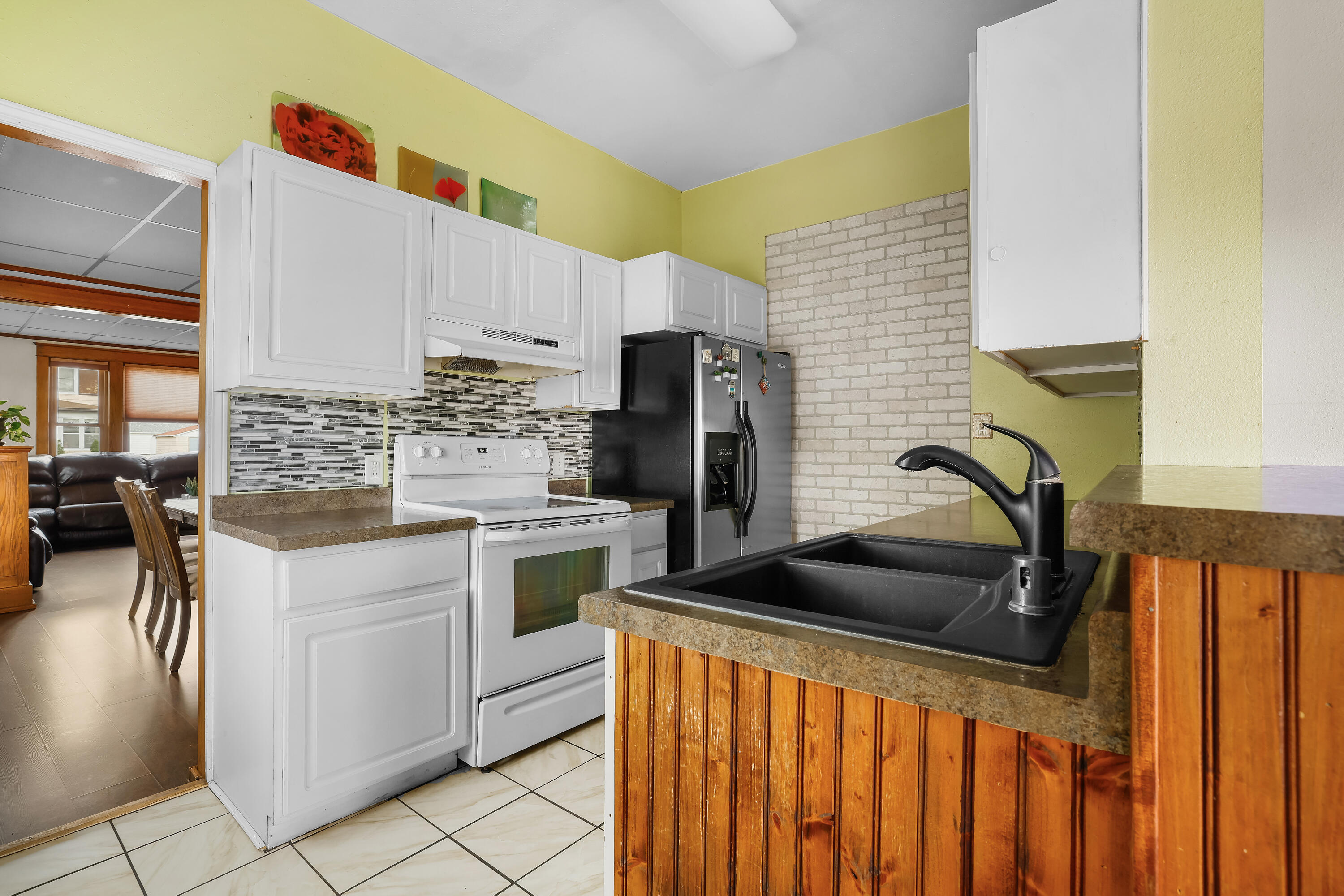 1402 George Street La Crosse, WI 54603 - Photo 9 of 20 Kitchen
