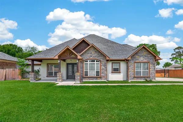 $520,000 | 122 Whites Lake Estates Drive, Highlands, TX 77562