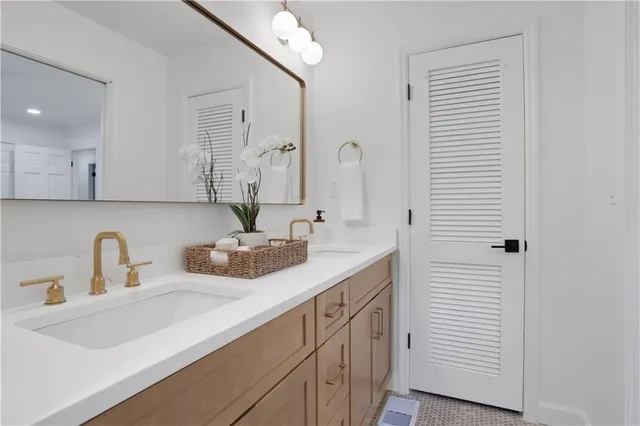 $975,000 | 681 Hampton Place Southwest, Marietta, GA 30064