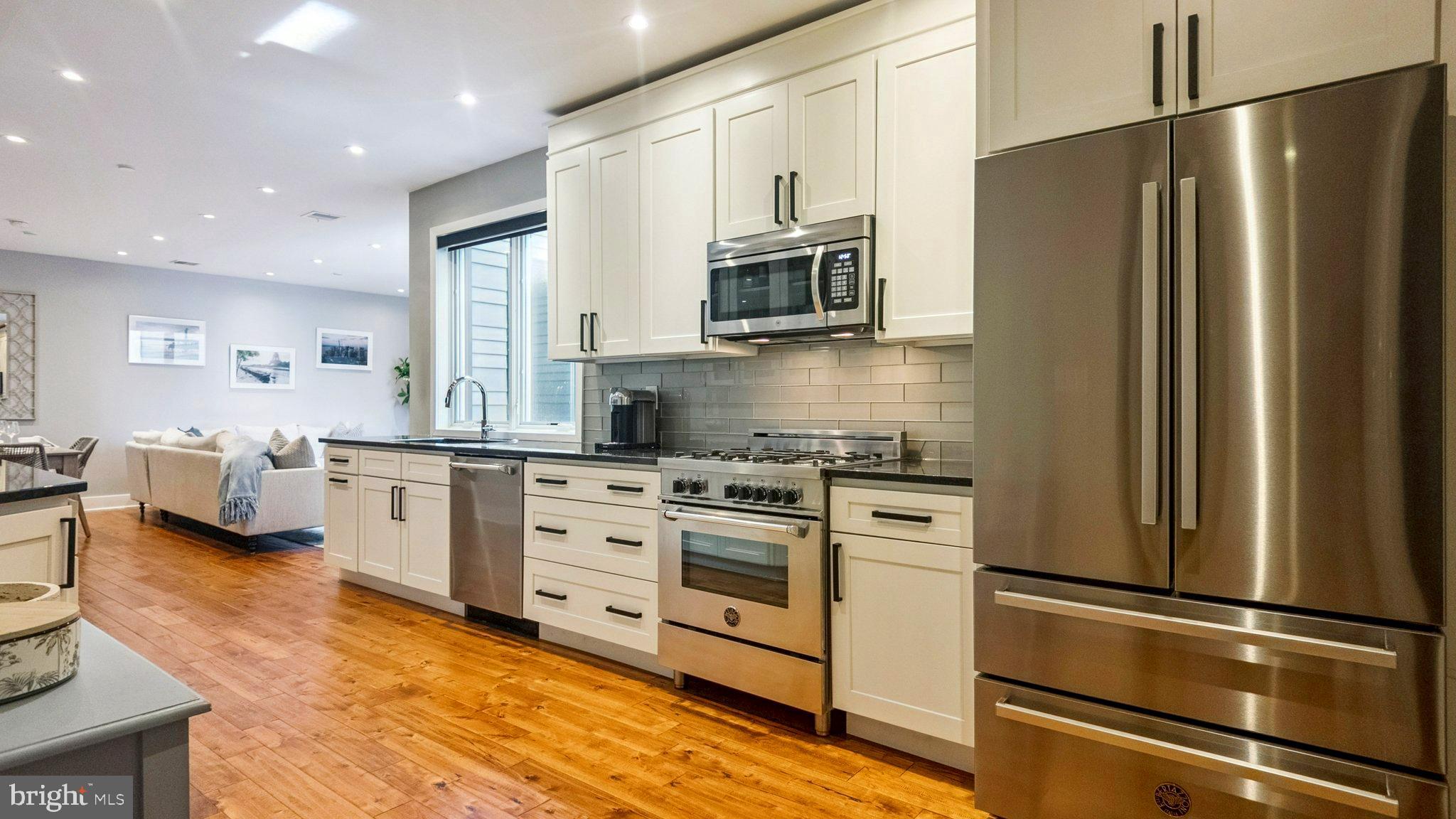 520 Kater Street, Unit D5 Philadelphia, PA 19147 - Photo 14 of 42 Premium Bertazzoni Stainless Steel Appliances