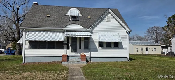 $215,000 | 901 East Main Street, Steeleville, IL 62288