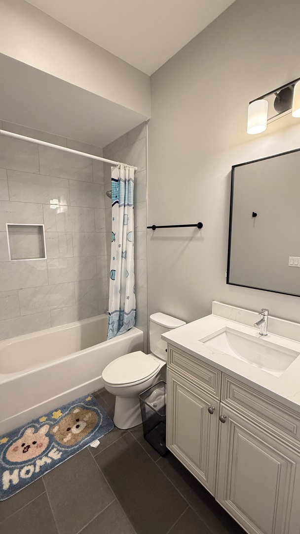 3422 South Normal Avenue Chicago, IL 60616 - Photo 25 of 48 a bathroom with a sink a toilet and bathtub