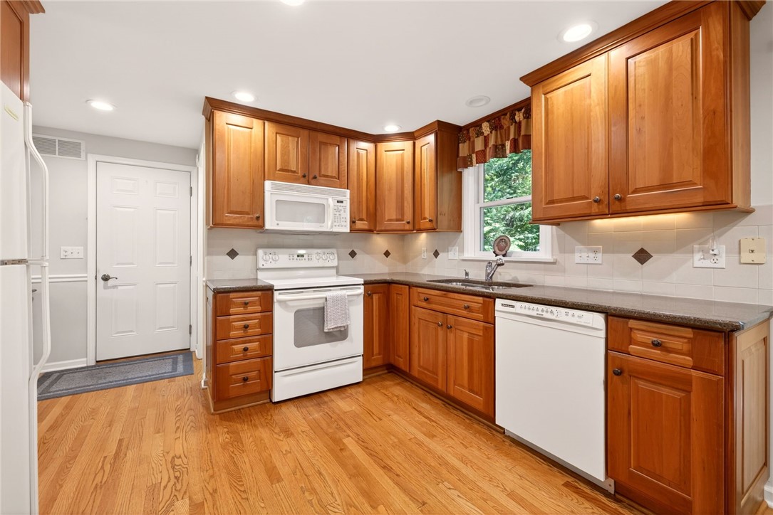 1111 Everwild View Webster, NY 14580 - Photo 8 of 25