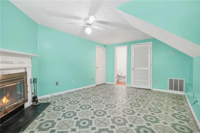 a view of empty room with window