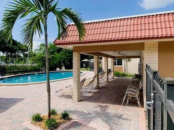 $209,000 | 124 Northeast 19th Court, Unit 114B, Wilton Manors, FL 33305