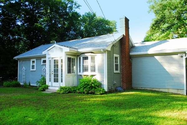 25 River Road Marion, MA 02738 - Photo 1 of 1 a front view of a house with a garden