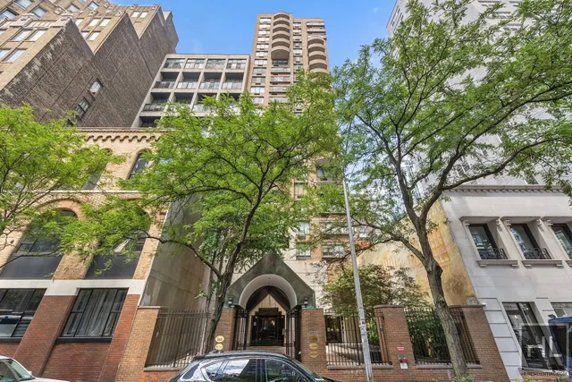 a view of multiple houses with yard