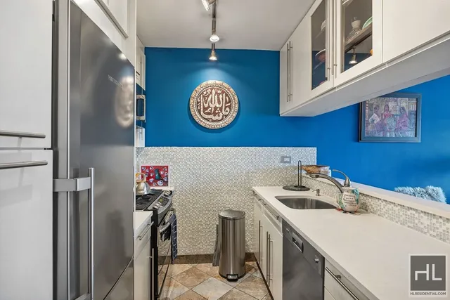 a view of kitchen with washer and dryer
