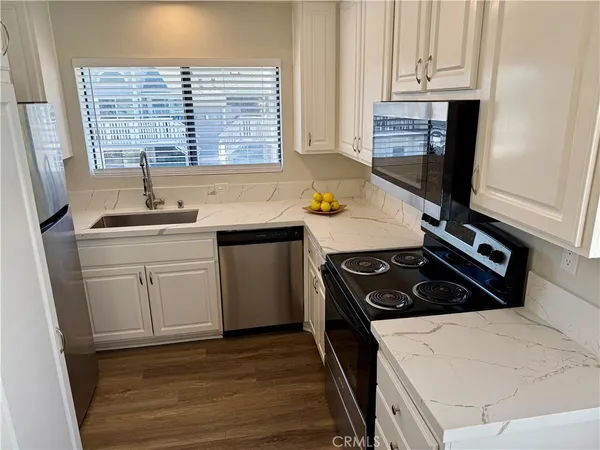 $3,095 | 49 Remington, Irvine, CA 92620