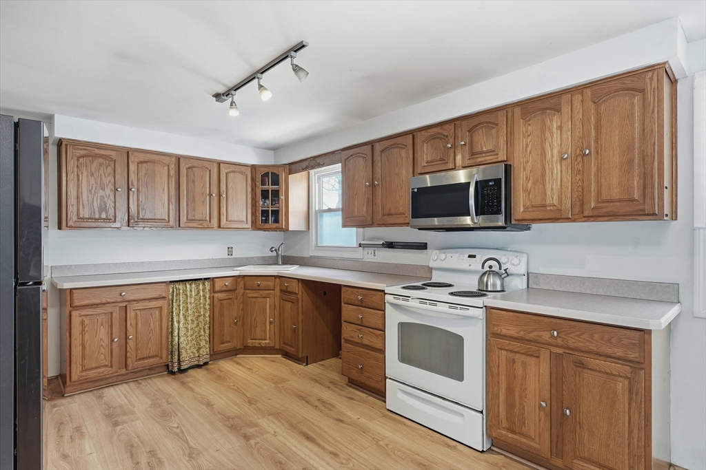 6 Rear Perkins Street Peabody, MA 01960 - Photo 5 of 28