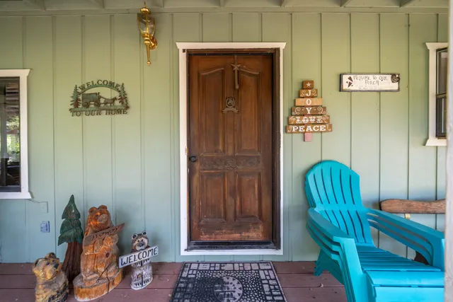 a view of entryway with wooden floor