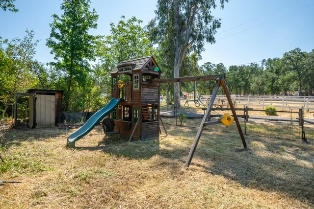a view of a backyard with a small cabin
