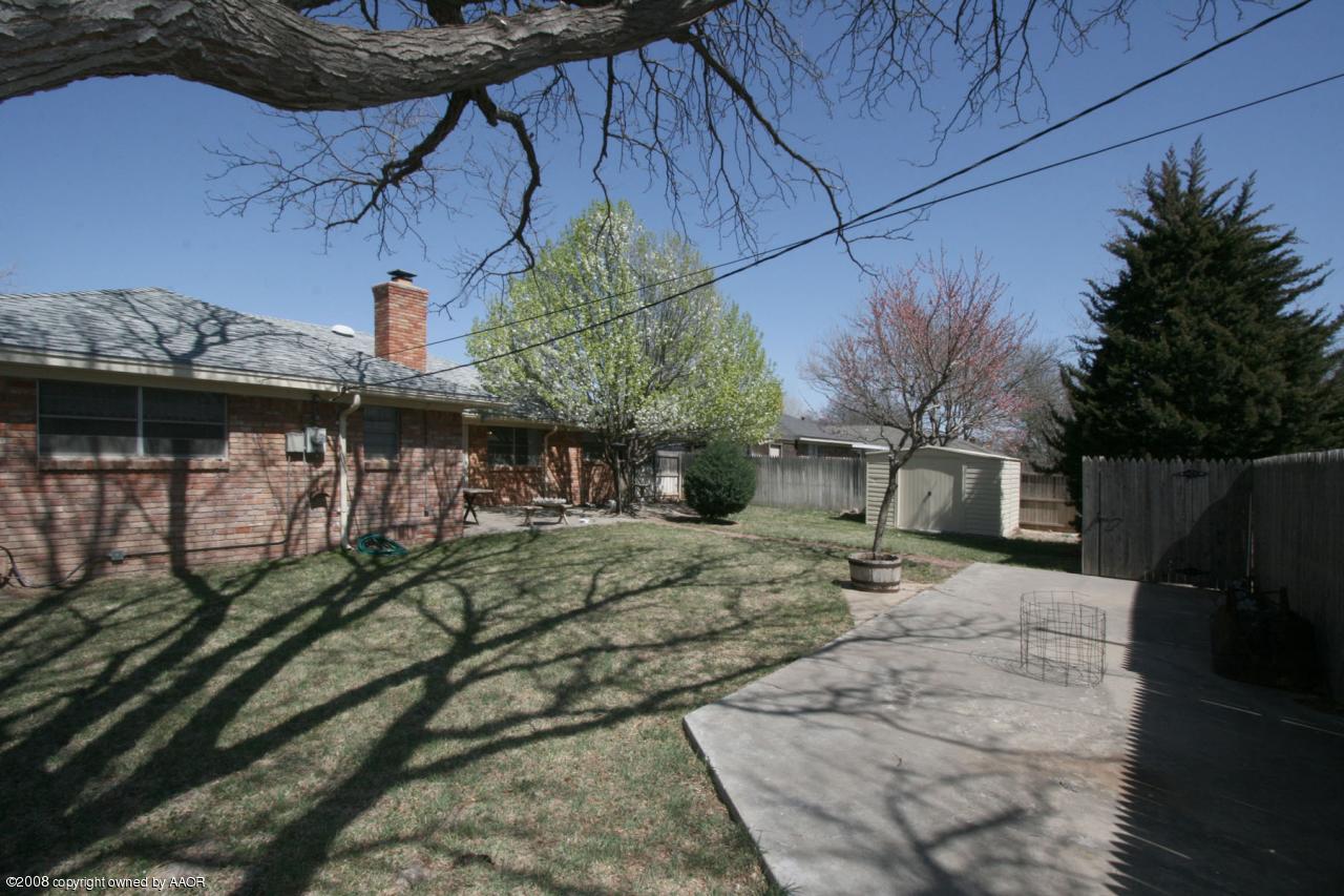 6711 Elmhurst Road Amarillo, TX 79106 - Photo 2 of 15 a view of a backyard with sitting area