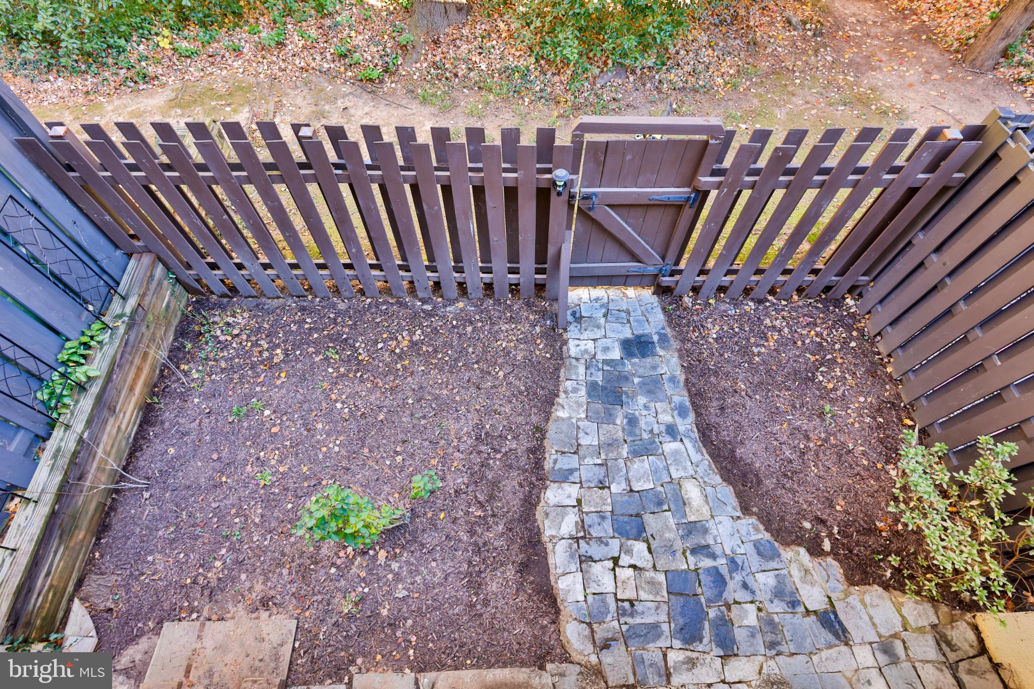 11817 Coopers Court Reston, VA 20191 - Photo 46 of 58 a backyard of a house with lots of green space