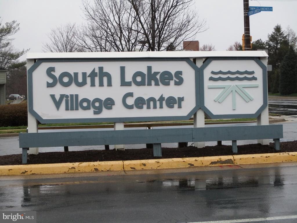 11817 Coopers Court Reston, VA 20191 - Photo 54 of 58 a close up of a street sign