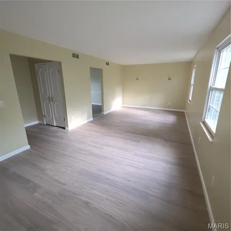 $74,900 | 6670 Chesapeake Drive, Unit D, Florissant, MO 63033
