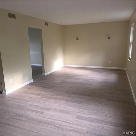 $74,900 | 6670 Chesapeake Drive, Unit D, Florissant, MO 63033