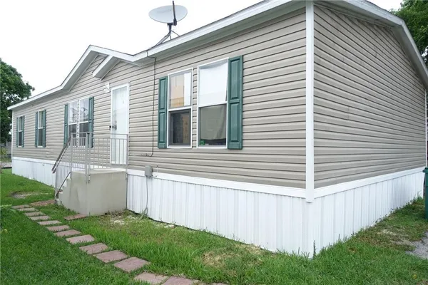 a view of a house with a backyard