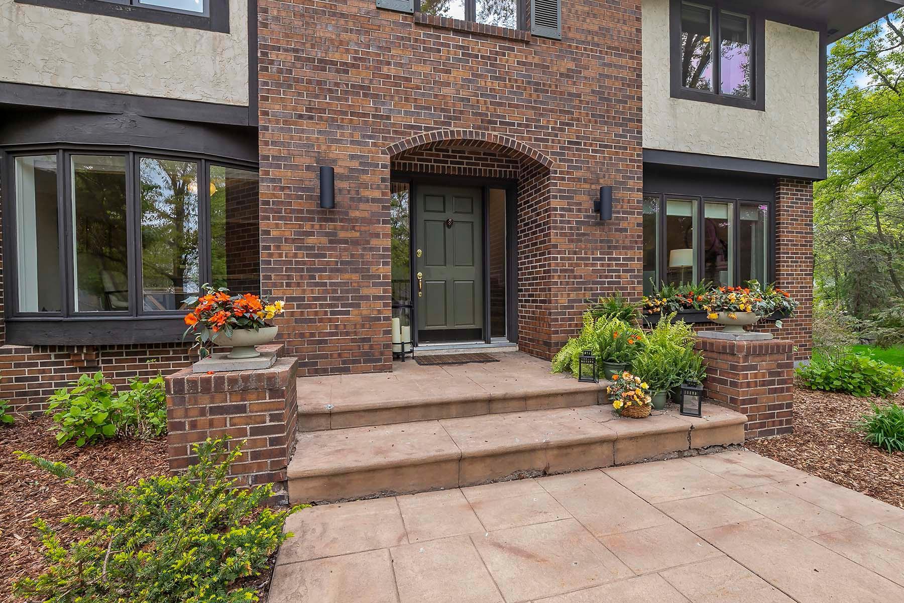 14701 Stone Road Minnetonka, MN 55391 - Photo 5 of 85 Gallery Image 5