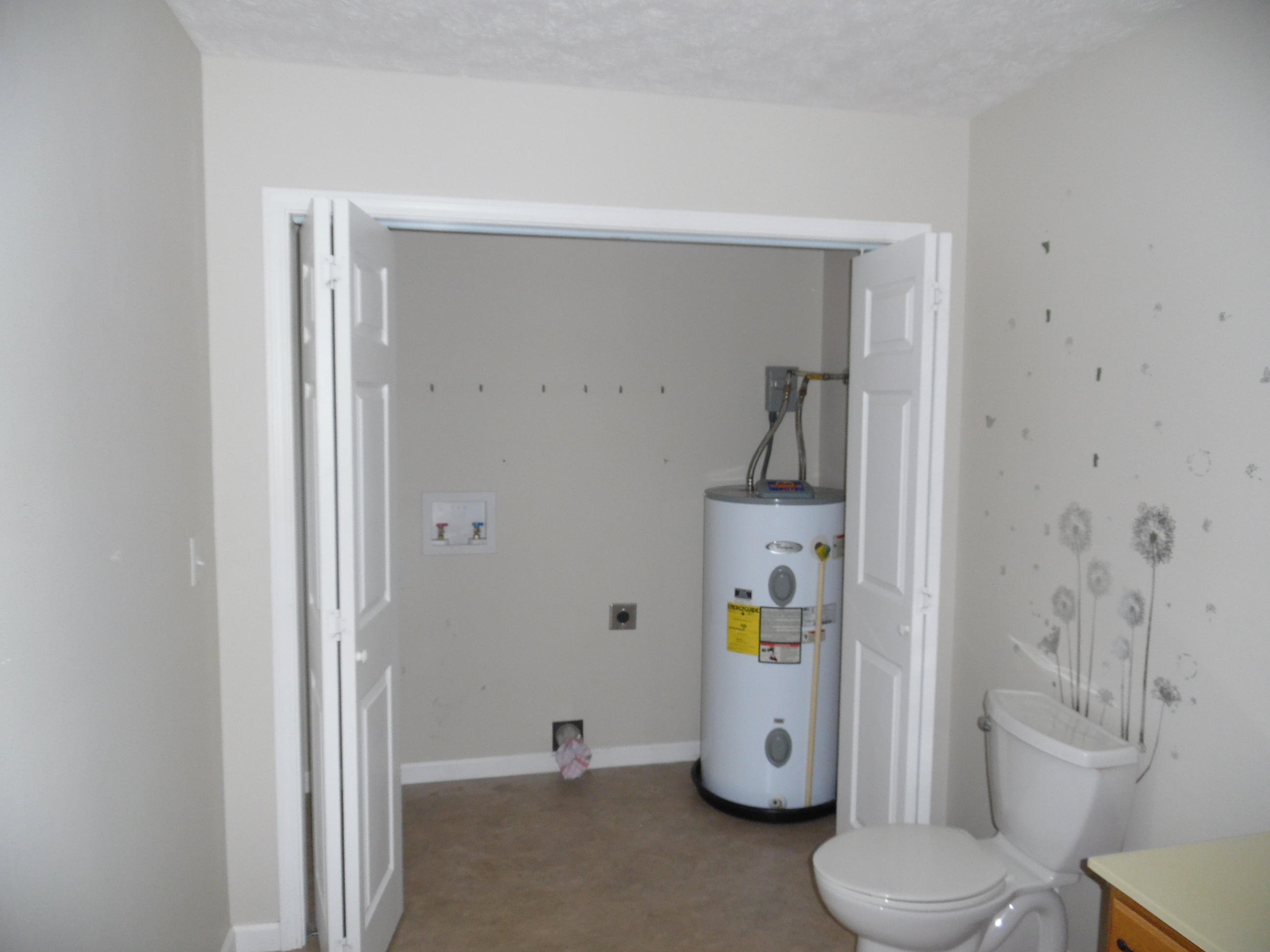 693 Hen Valley Road Oliver Springs, TN 37840 - Photo 8 of 15 Second Bath/Laundry room from front