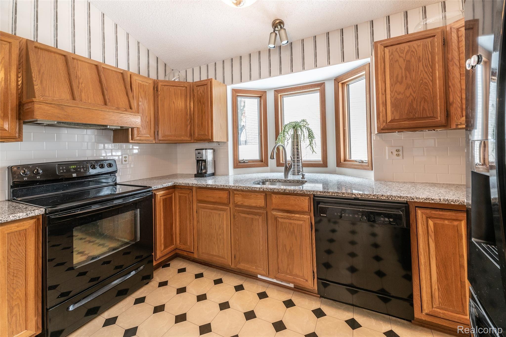 2860 Ranieri Drive Troy, MI 48085 - Photo 13 of 58 DSC_5949.jpg